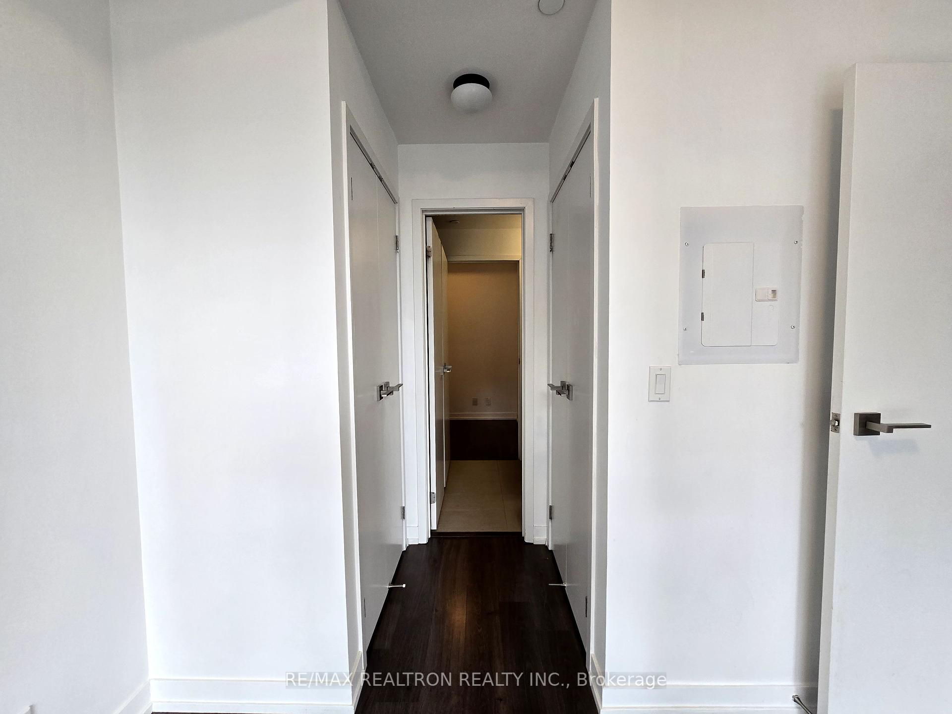 2 Bedrooms Condo at 89 Dunfield,  Toronto For sale