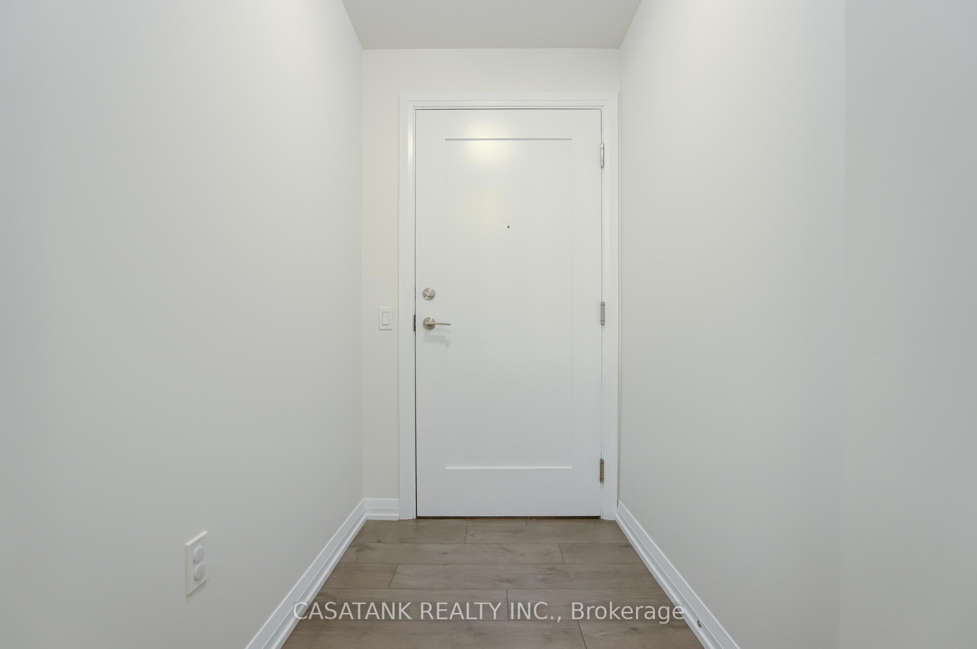 2 Bedrooms Condo at 35 Watergarden, Mississauga For sale