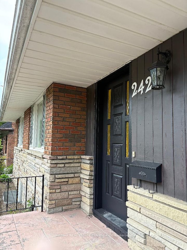 2429 Hensall Street, Mississauga, ON L5A 2T1