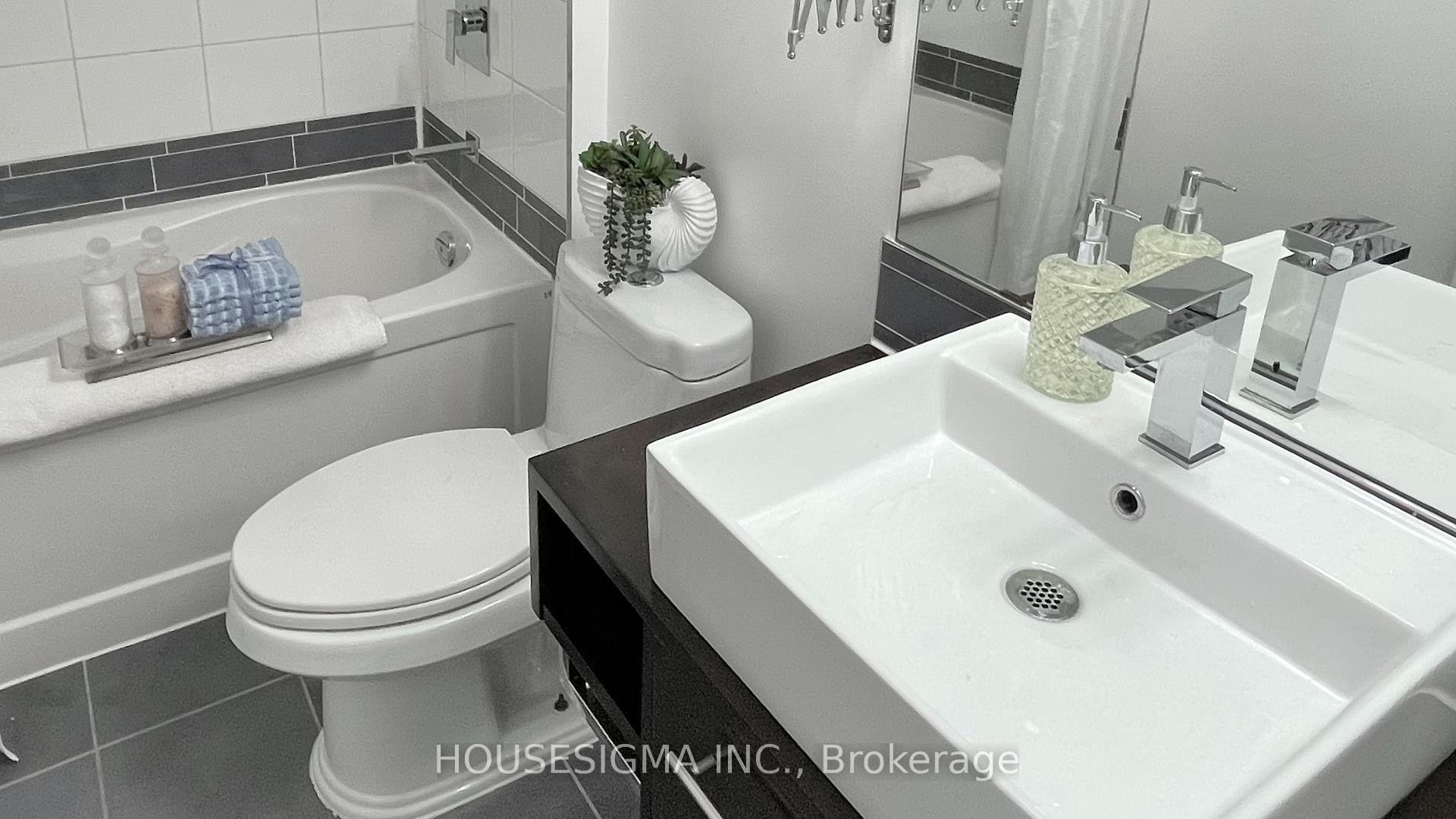 2 Bedrooms Condo at 190 Borough,  Toronto For sale