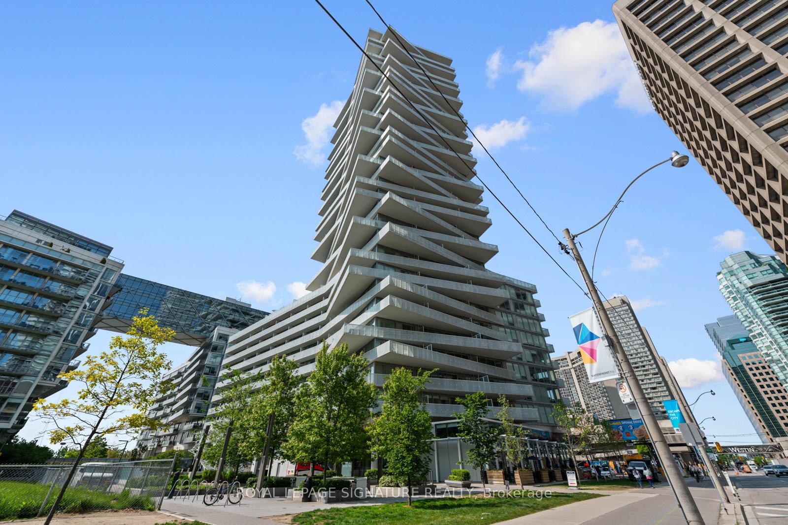 3 Bedrooms Condo at 15 Queens, Toronto For sale