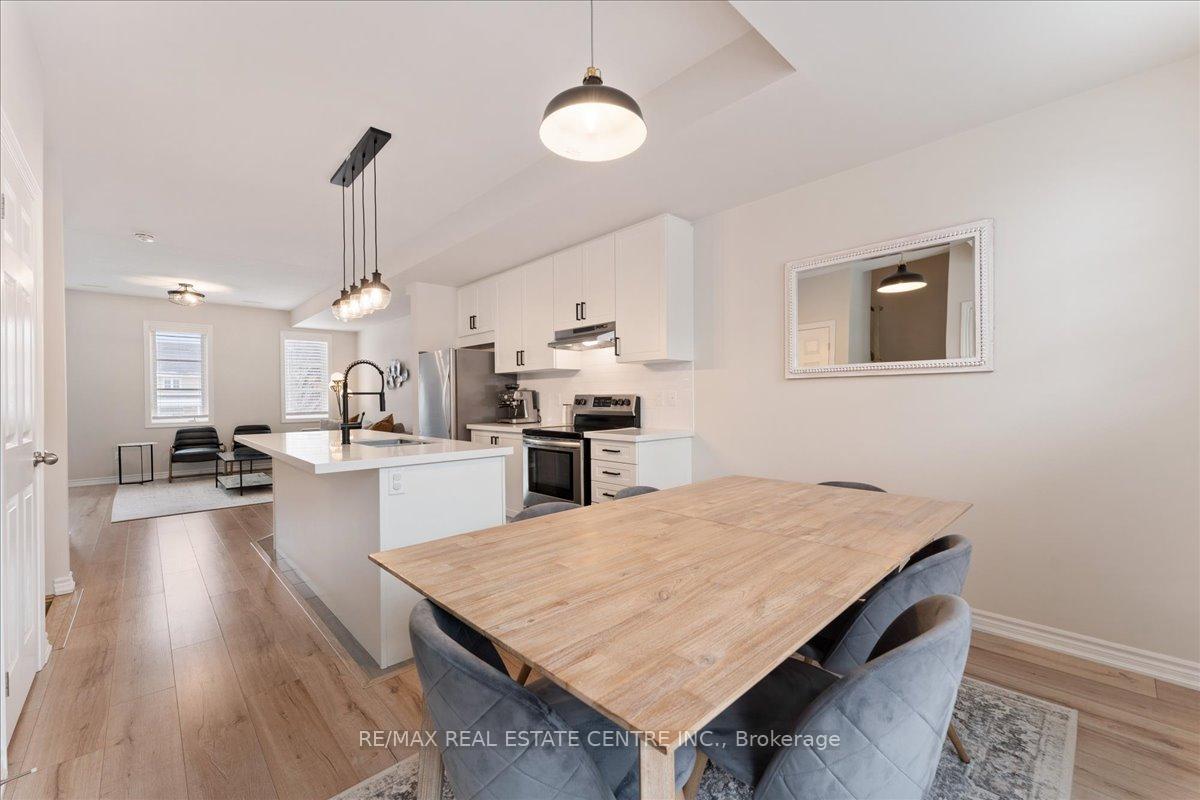 2 Bedrooms Condo at 219 Dundas, Hamilton For sale
