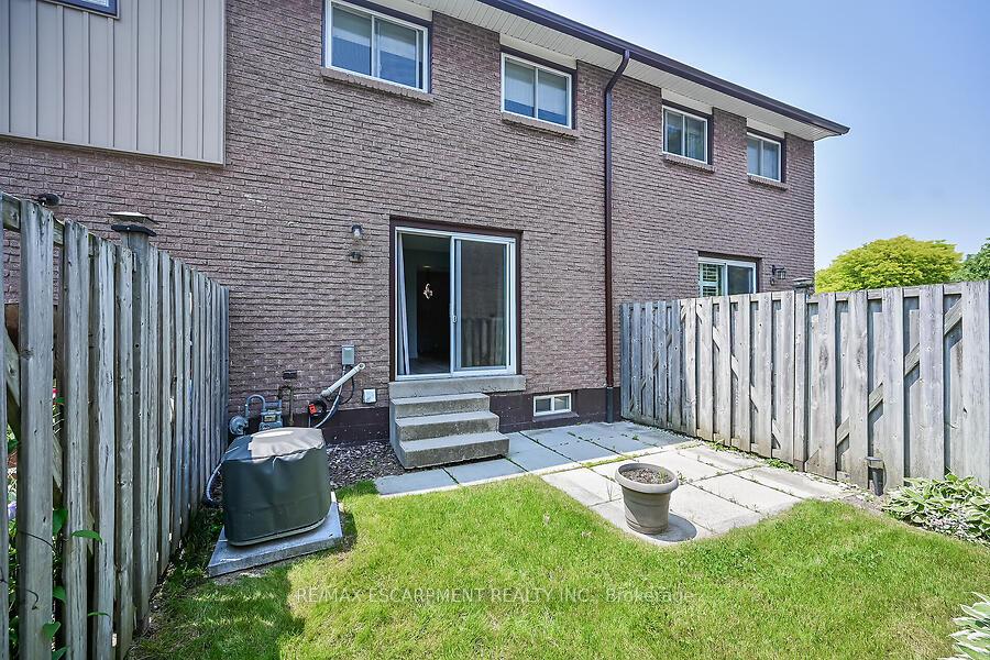 3 Bedrooms Condo at 1115 Paramount, Hamilton For sale