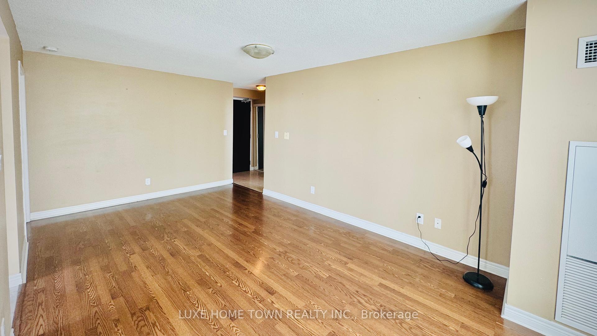 2 Bedrooms Condo at 208 Enfield, Mississauga For sale