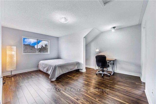 3 Bedrooms Condo at 1292 Sherwood Mills,  Mississauga For sale