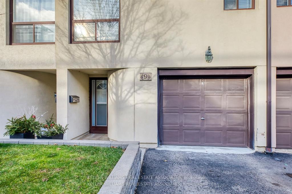 4 Bedrooms Condo at 24 Reid, Mississauga For sale