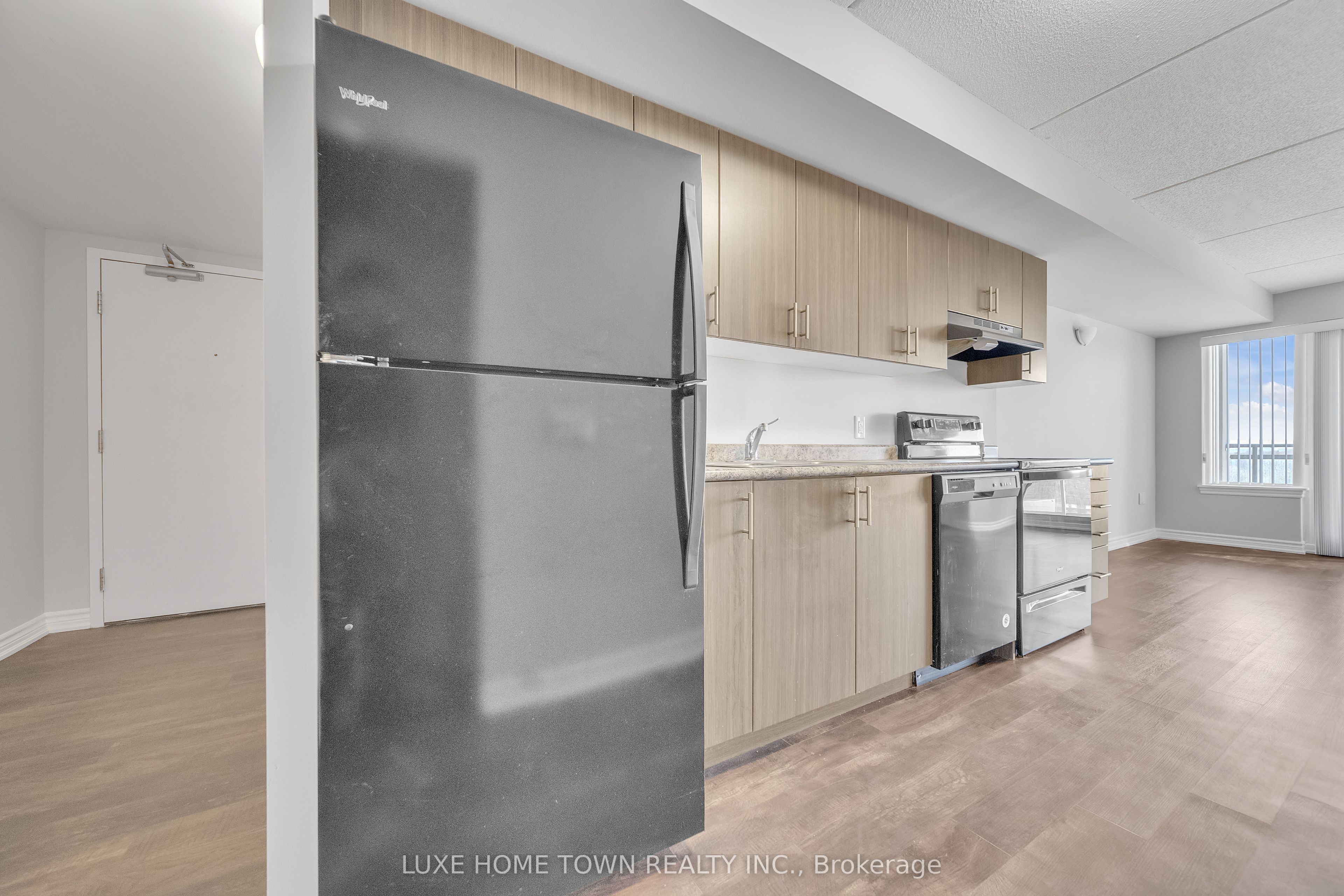 716 Main Street E, #801