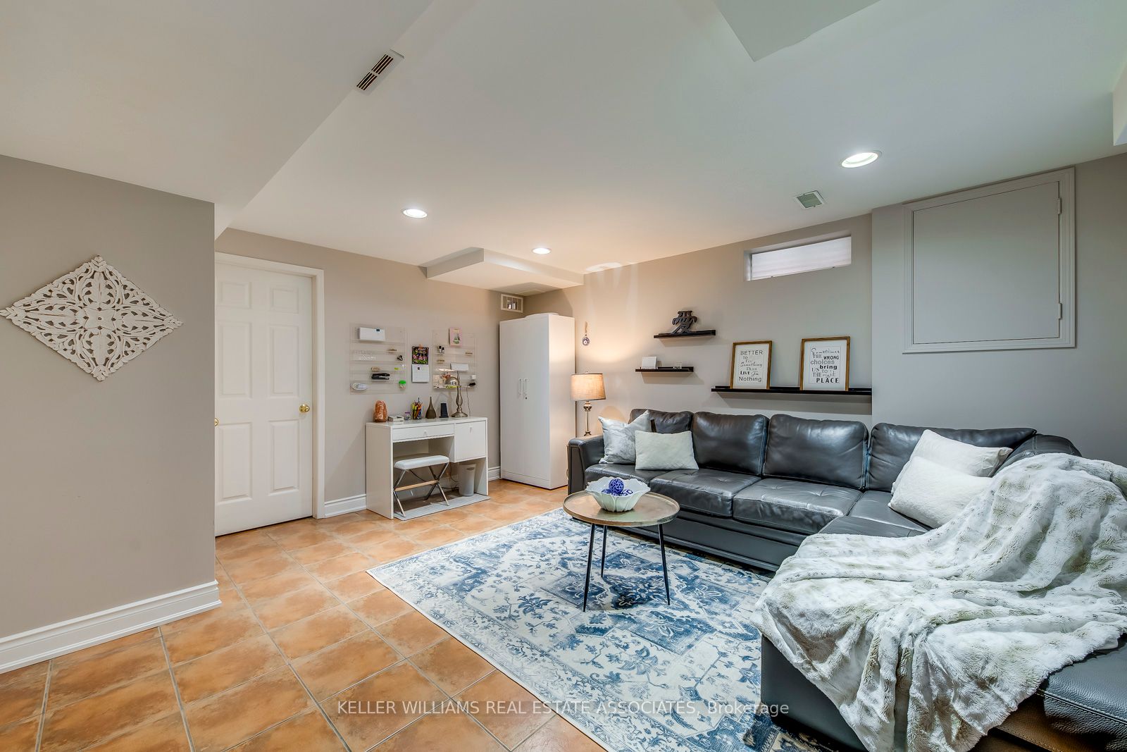 516 Ravenstone Court