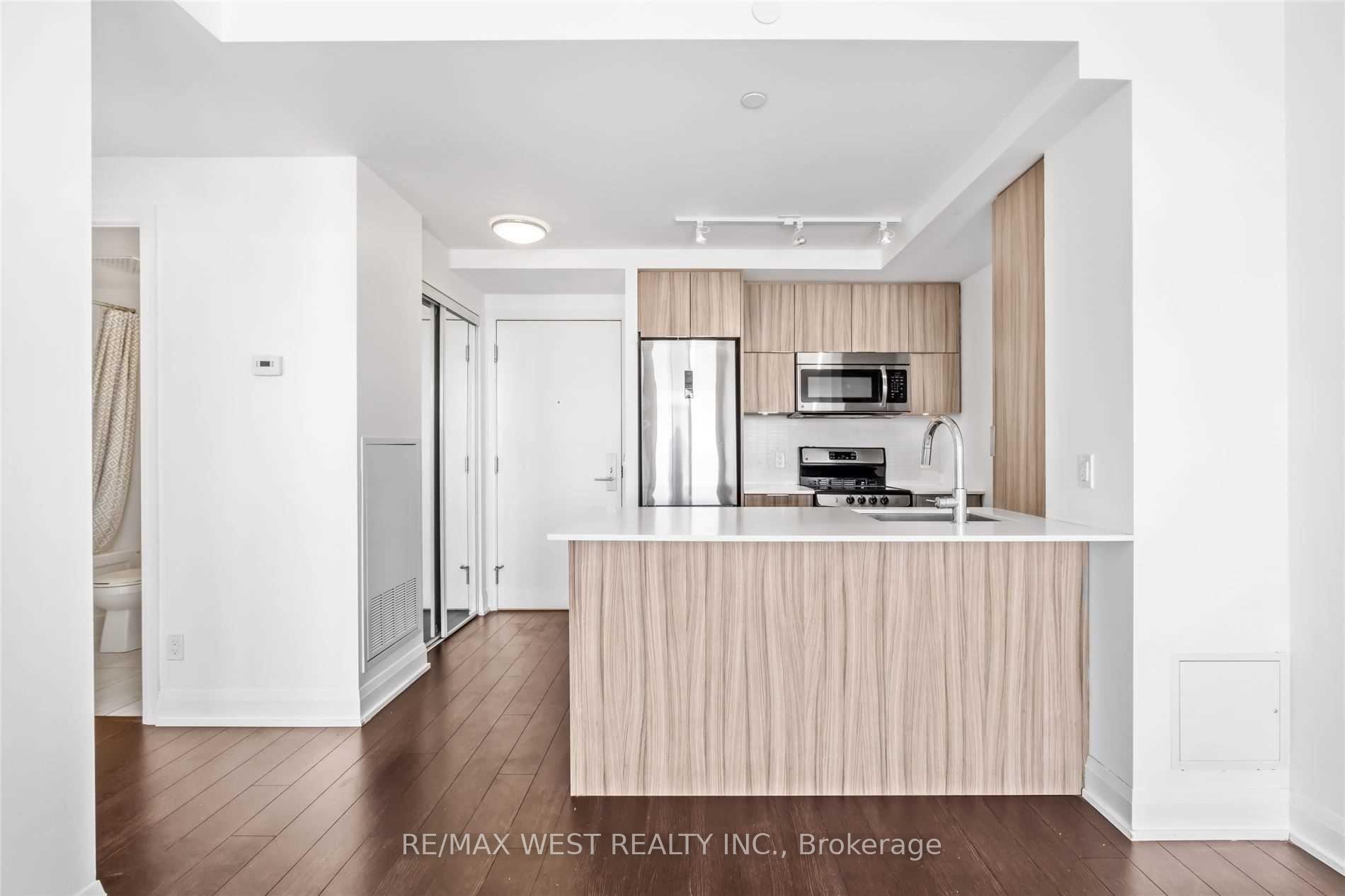 1 Bedroom Condo at 56 Annie Craig,  Toronto For sale