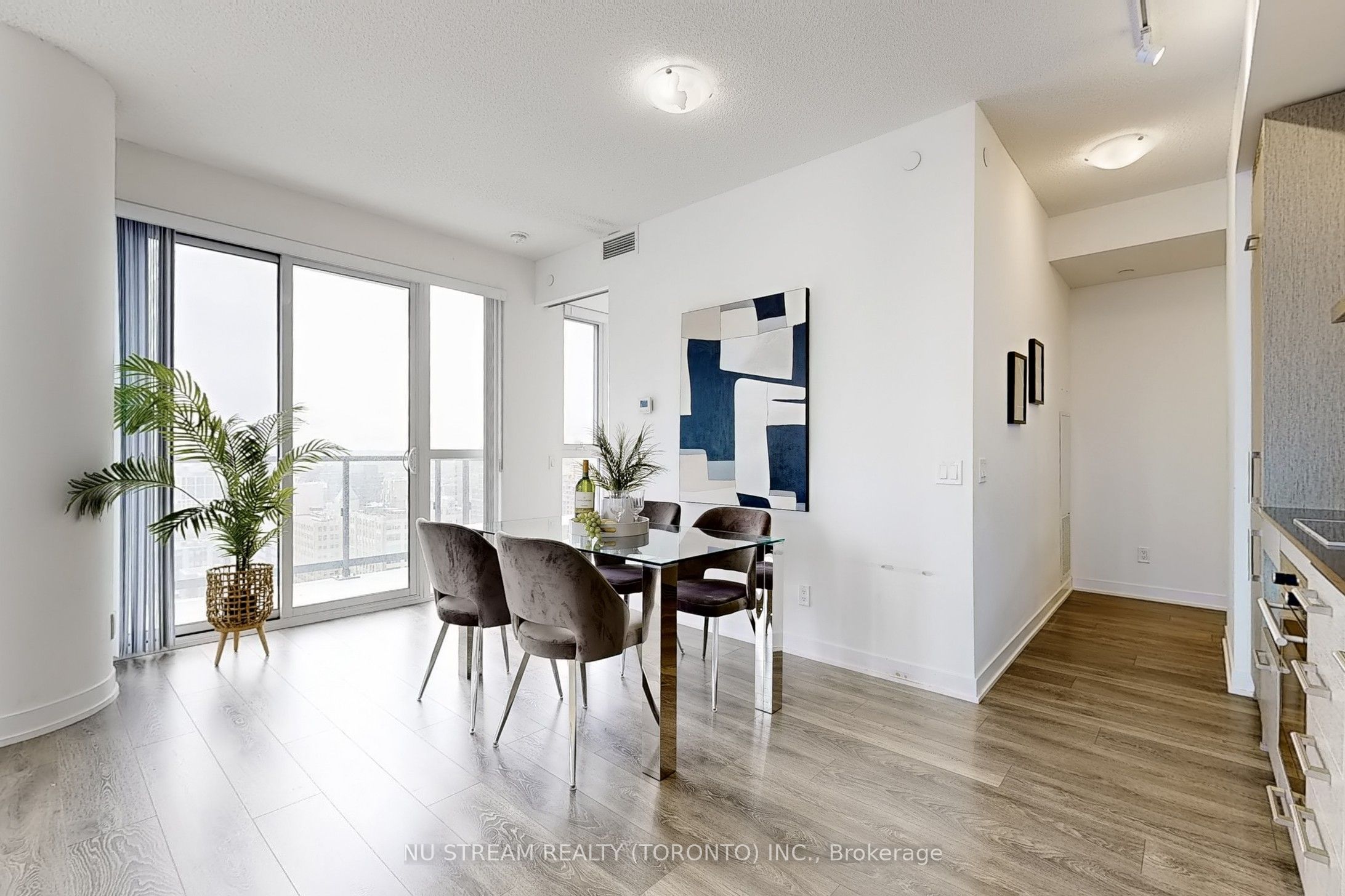 87 Peter Street, #2302