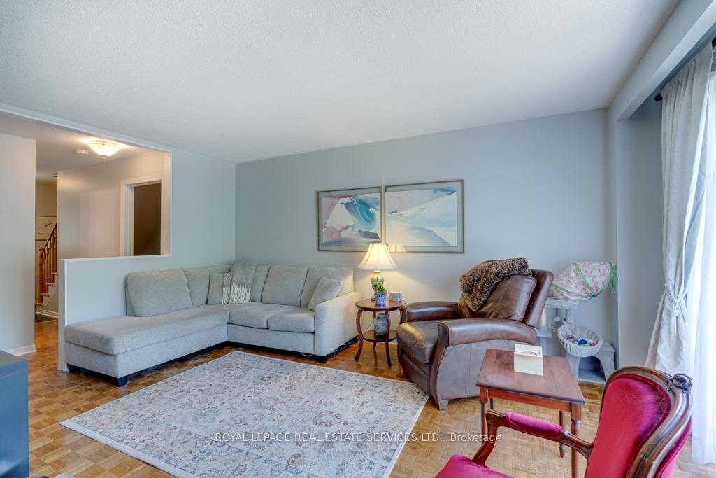 4 Bedrooms Condo at 584 Forestwood, Burlington For sale