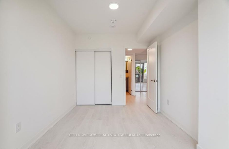 415 Main Street W, #318