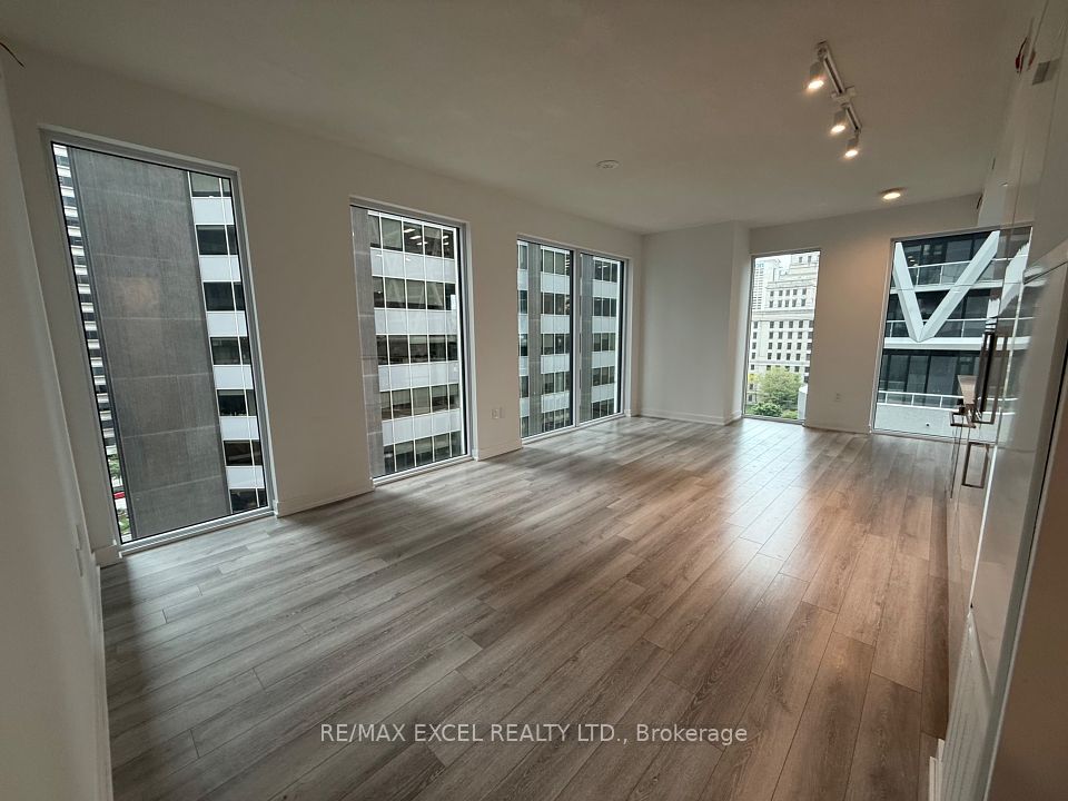 238 Simcoe