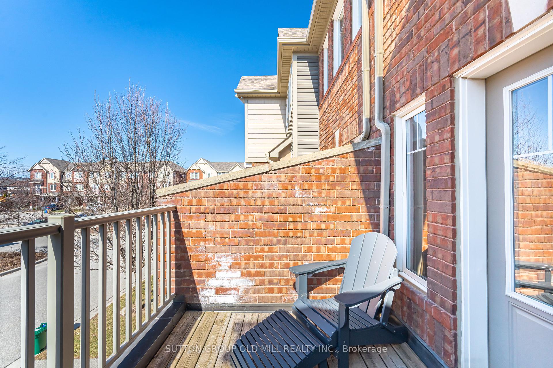 2 Bedrooms Condo at 3050 Rotary,  Burlington For sale
