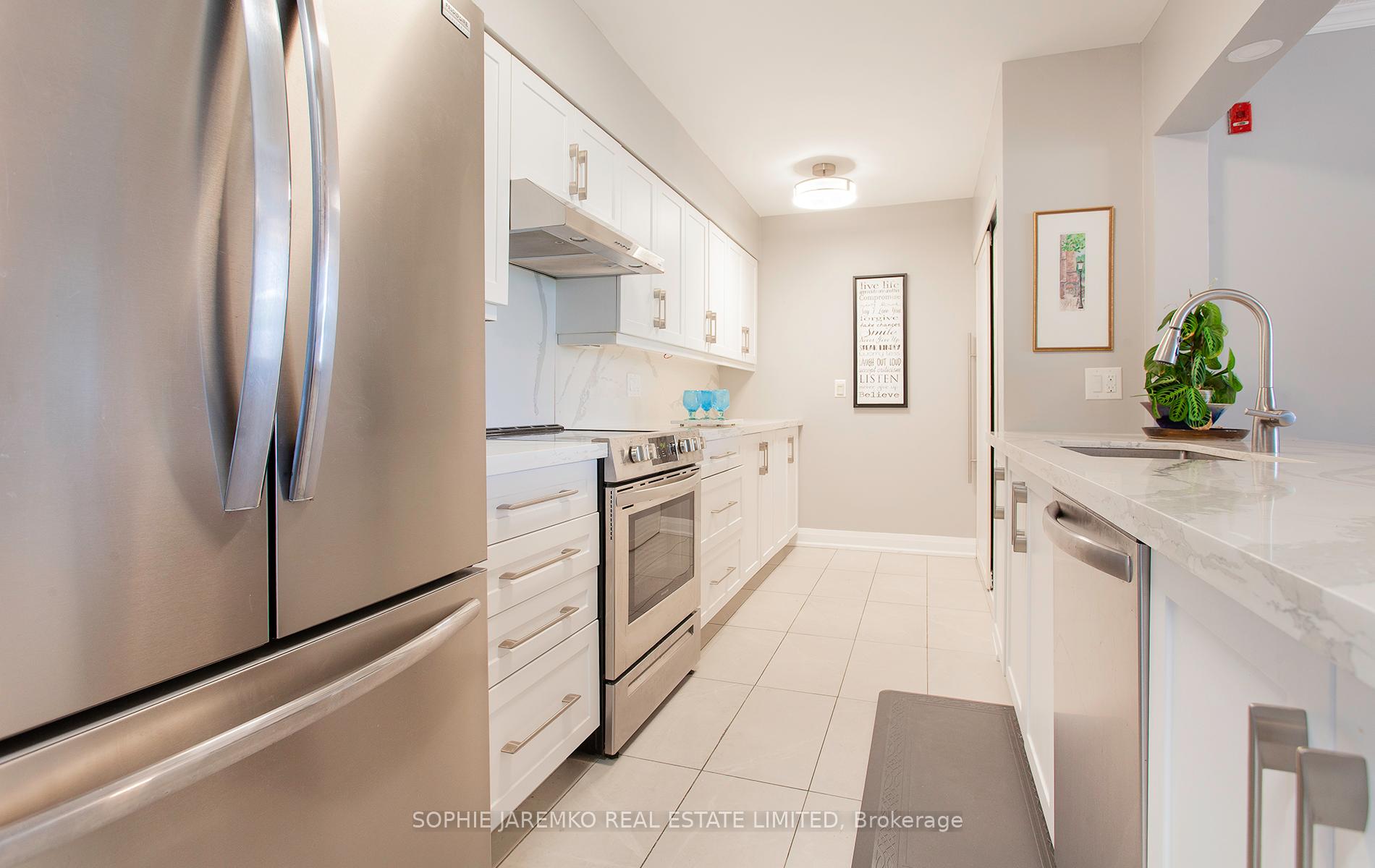 3 Bedrooms Condo at 22 Southport, Toronto For sale