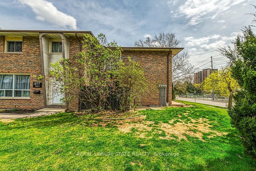 3 Bedrooms Condo at 977 Francis,  Burlington For sale