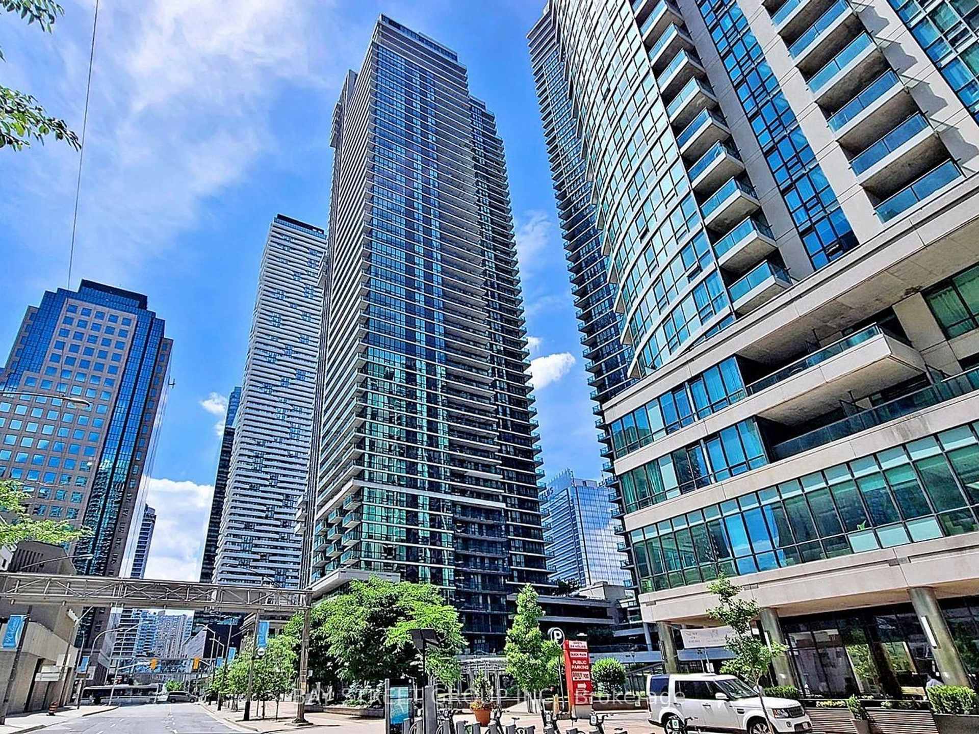 3 Bedrooms Condo at 33 BAY, Toronto For sale