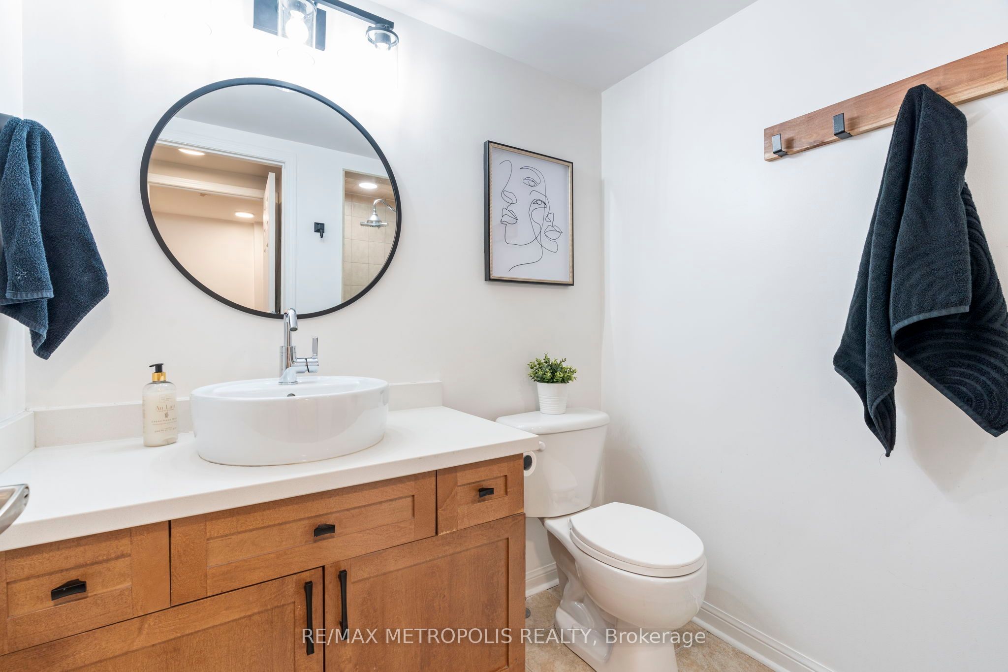 734 Neighbourhood Circle, #4