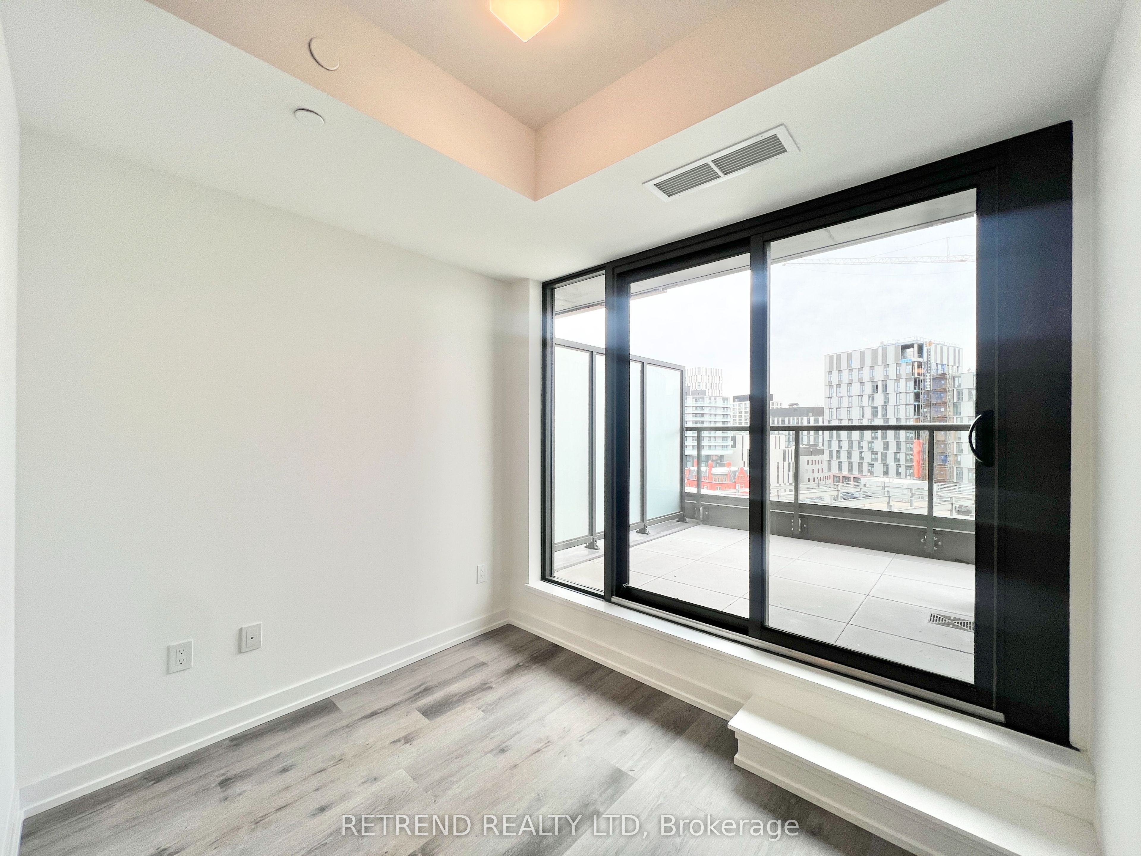 28 Eastern Avenue, #815
