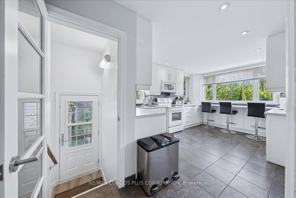 11 Ridgemoor Avenue