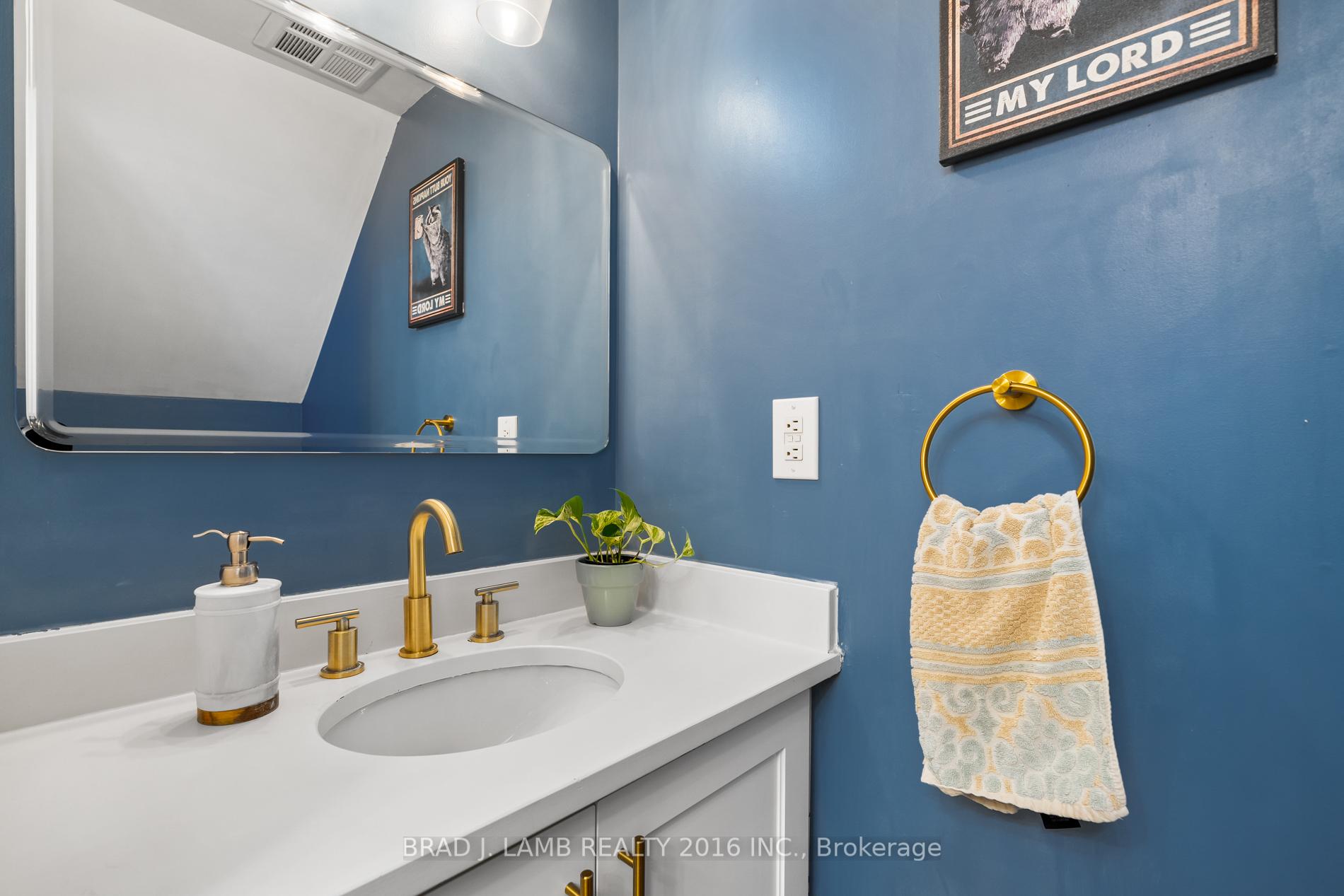 3 Bedrooms Condo at 262 St. Helens, Toronto For sale