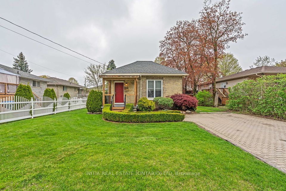 239 Queen Street, Strathroy Caradoc, ON N7G 2J3