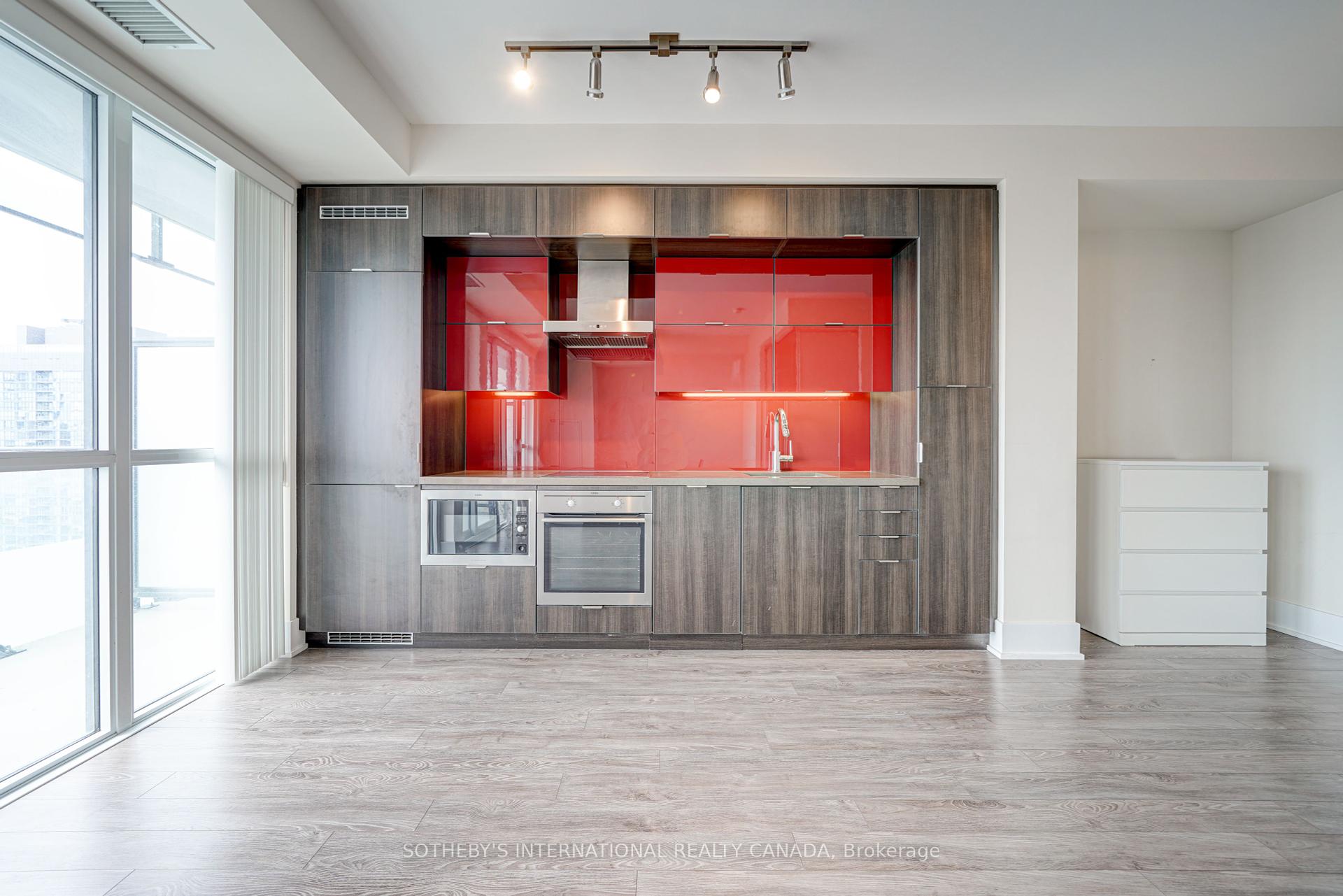 2 Bedrooms Condo at 300 Front, Toronto For sale