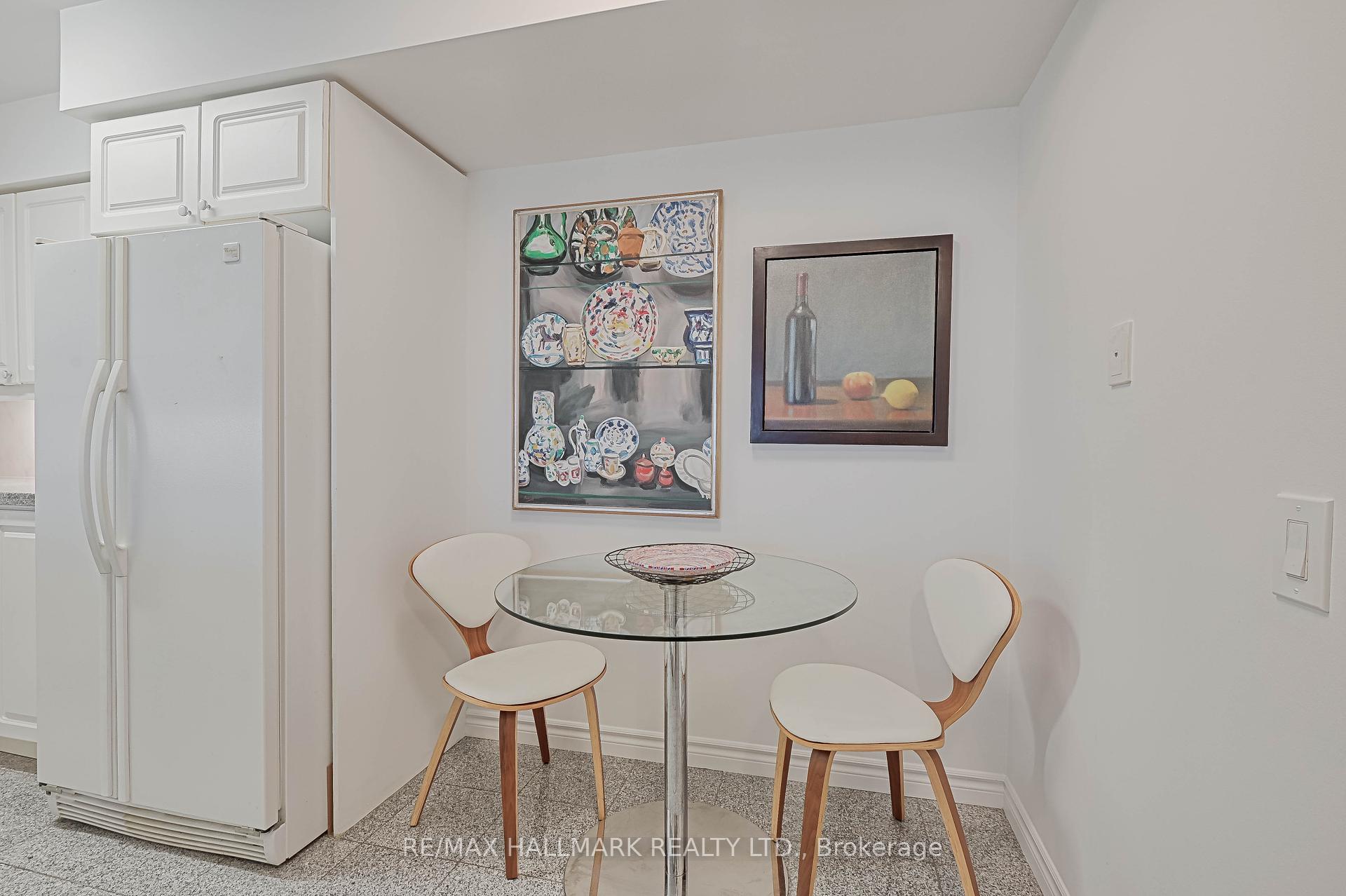 2 Bedrooms Condo at 388 Bloor, Toronto For sale