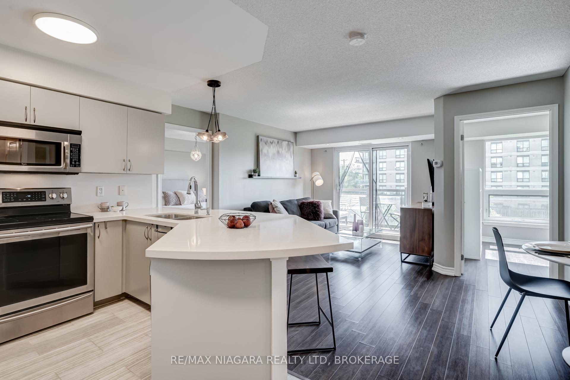 2 Bedrooms Condo at 872 Sheppard, Toronto For sale