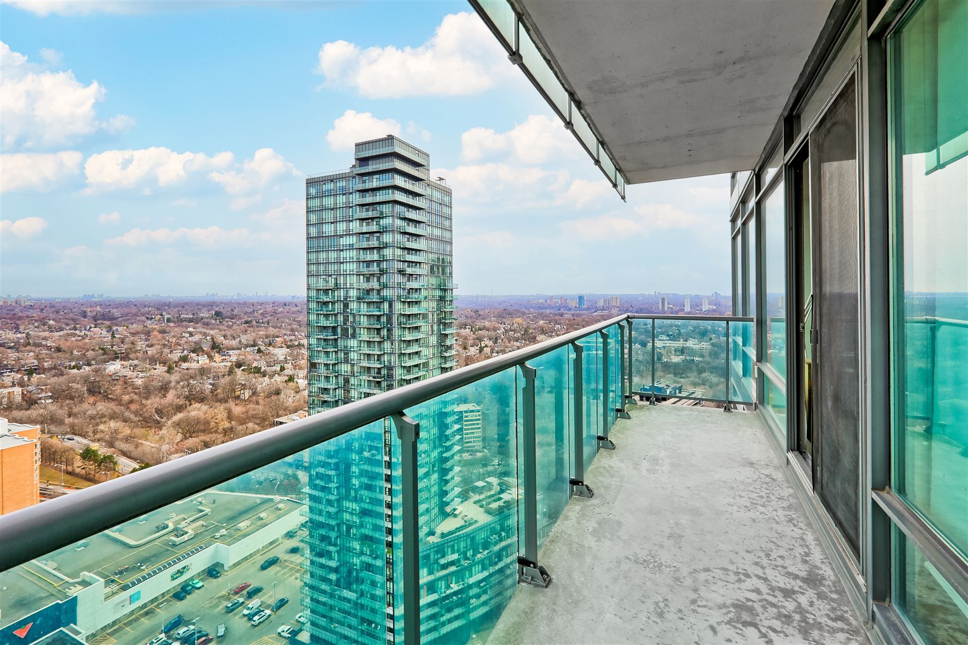 18 Yorkville Avenue 2906
