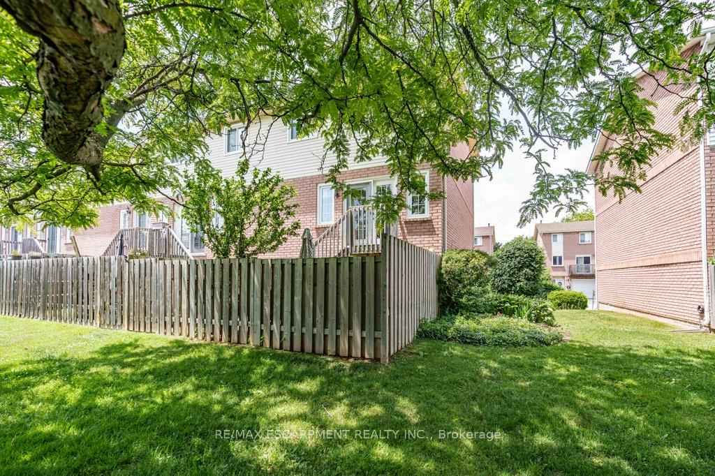 3 Bedrooms Condo at 29 HERITAGE, Hamilton For sale