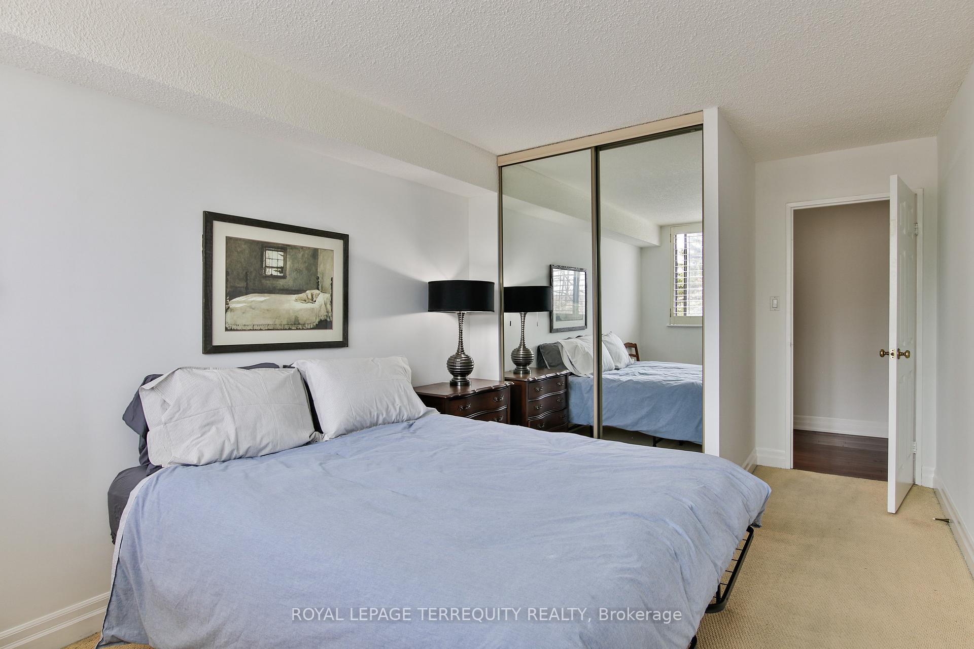 2 Bedrooms Condo at 75 Wynford Heights, Toronto For sale