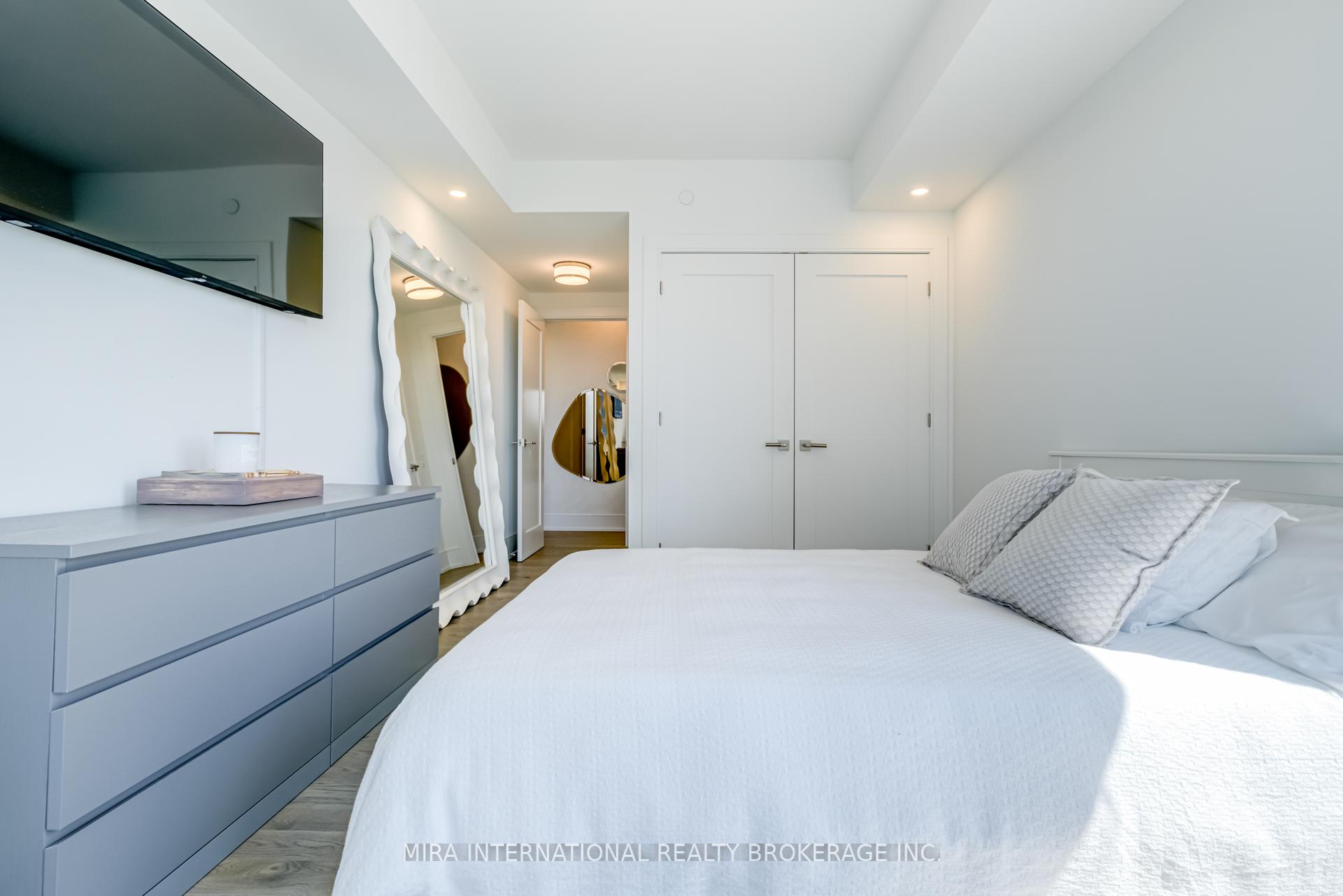 3 Bedrooms Condo at 30 Inn On The Park,  Toronto For sale