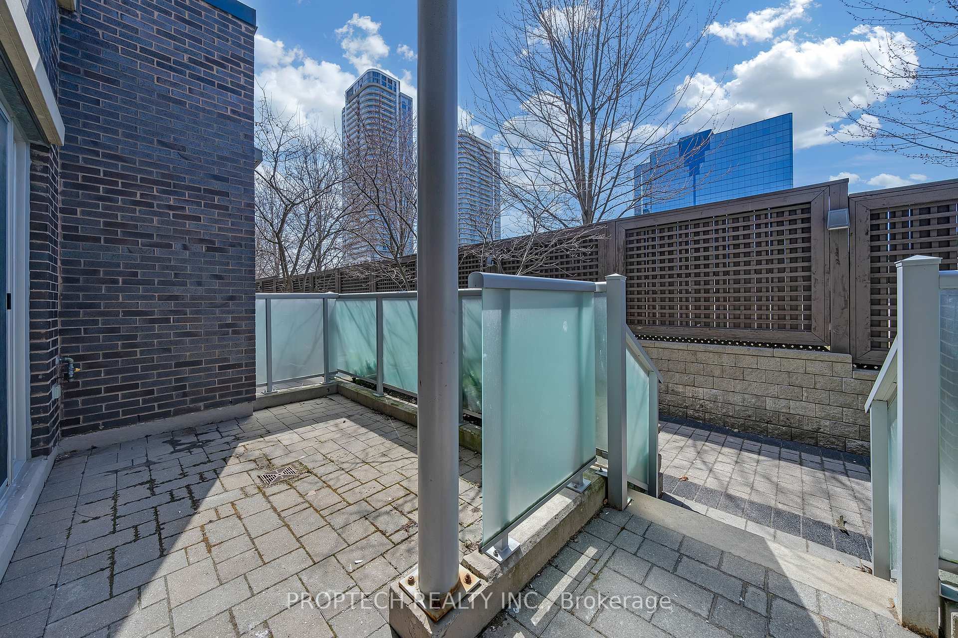 4 Bedrooms Condo at 295 Village Green,  Toronto For sale
