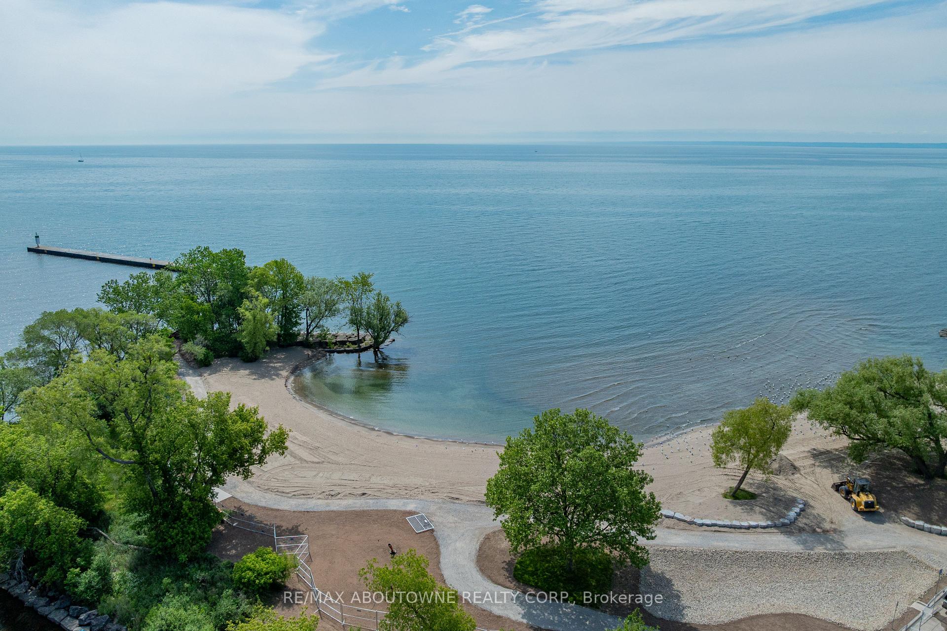 3 Bedrooms Condo at 233 Duskywing, Oakville For sale