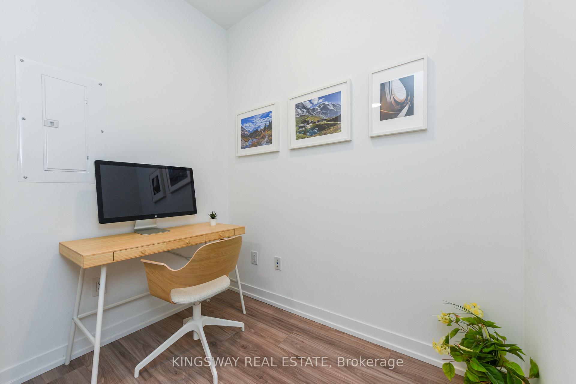 2 Bedrooms Condo at 4065 Confederation, Mississauga For sale