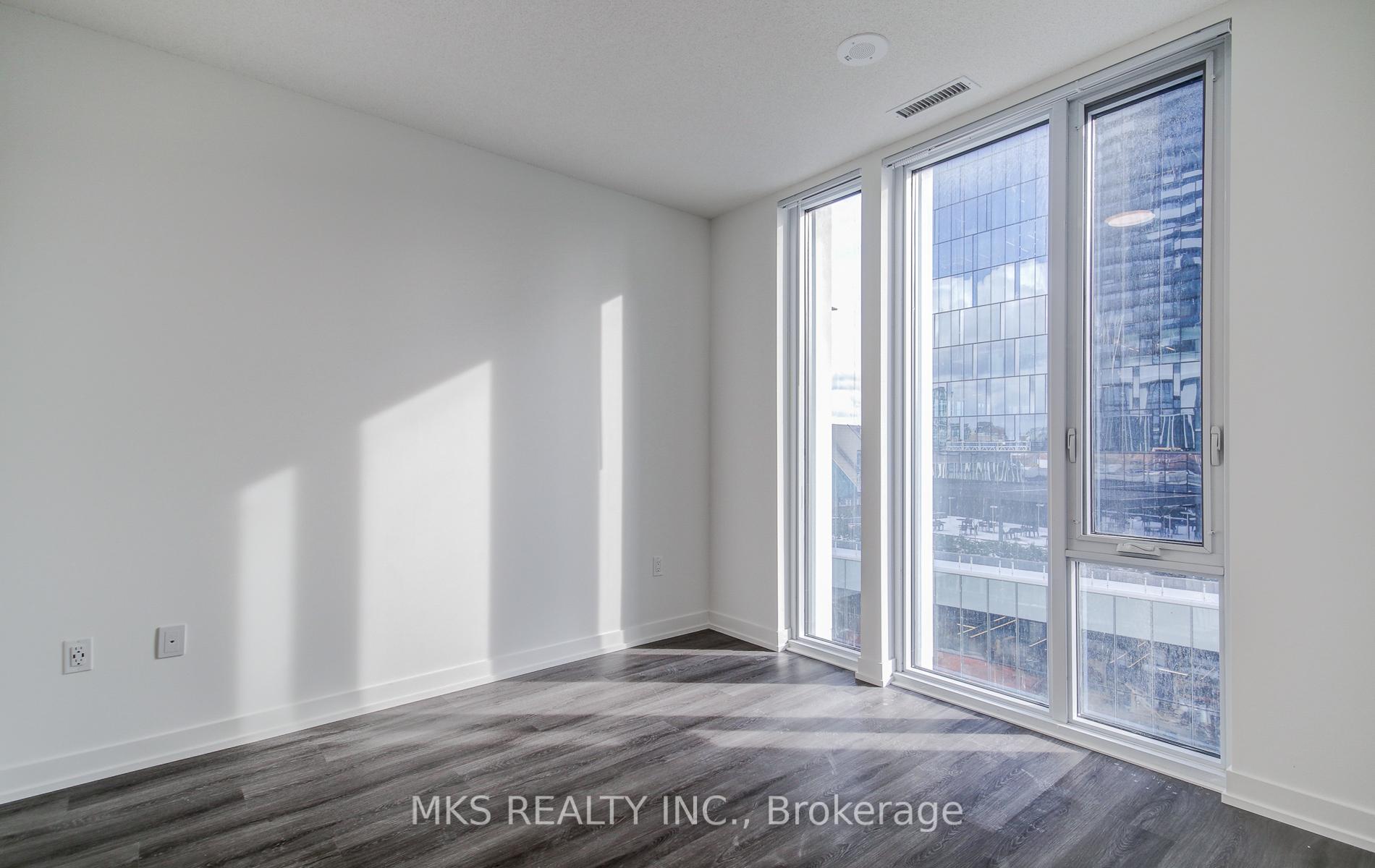 3 Bedrooms Condo at 138 Downes,  Toronto For sale