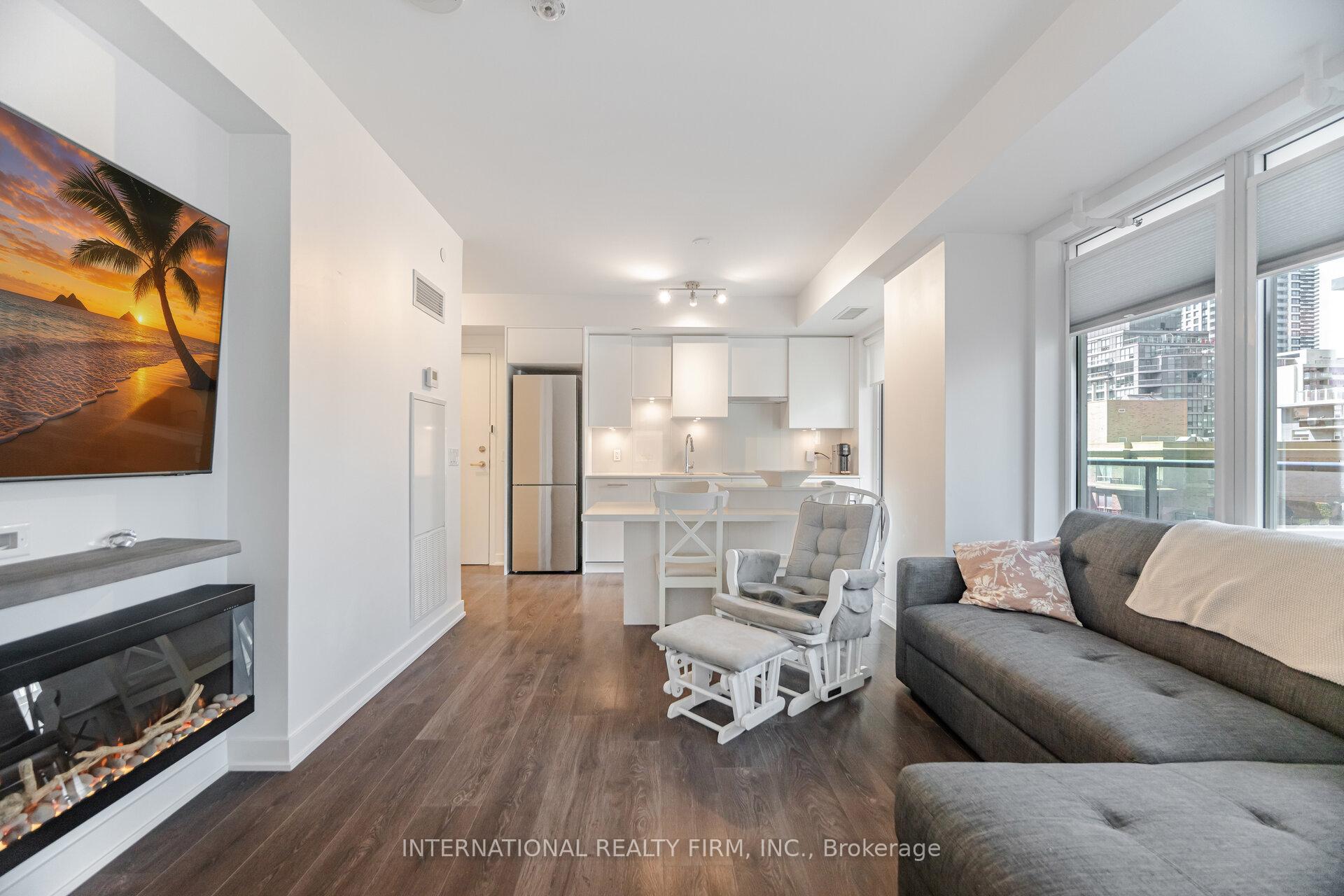 2 Bedrooms Condo at 99 Broadway, Toronto For sale