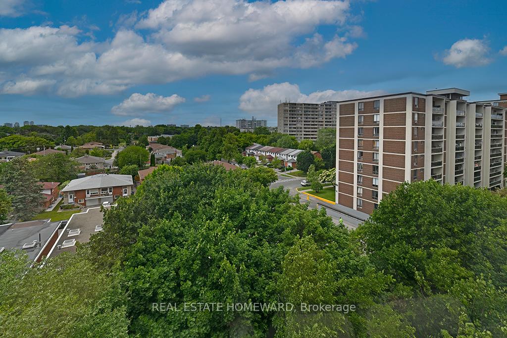 1 Bedroom Condo at 4 Park Vista, Toronto For sale