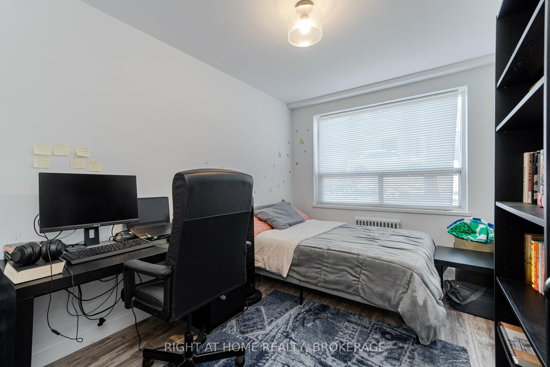 2 Bedrooms Condo at 57 Mericourt, Hamilton For sale
