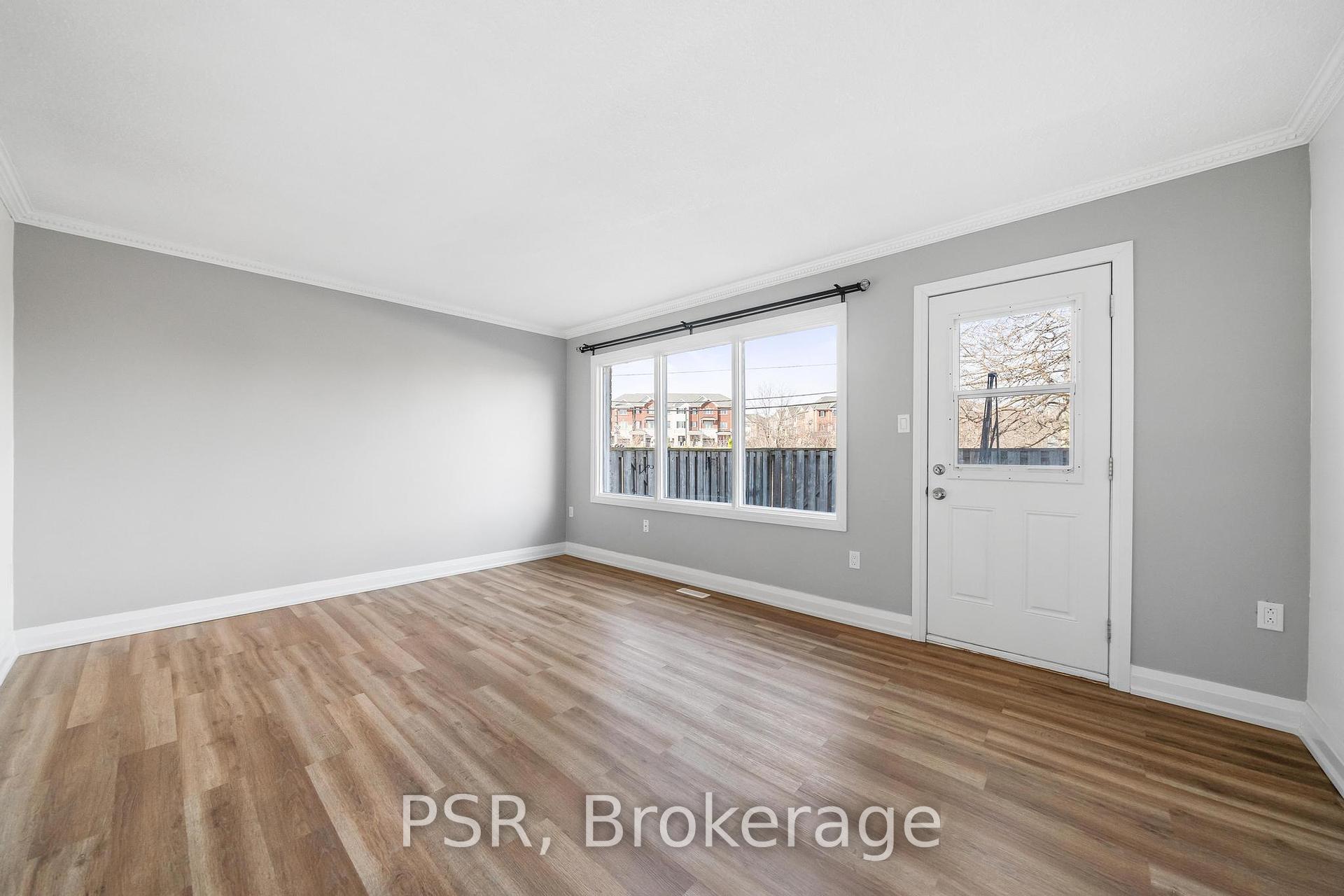 3 Bedrooms Condo at 10 Angus, Hamilton For sale