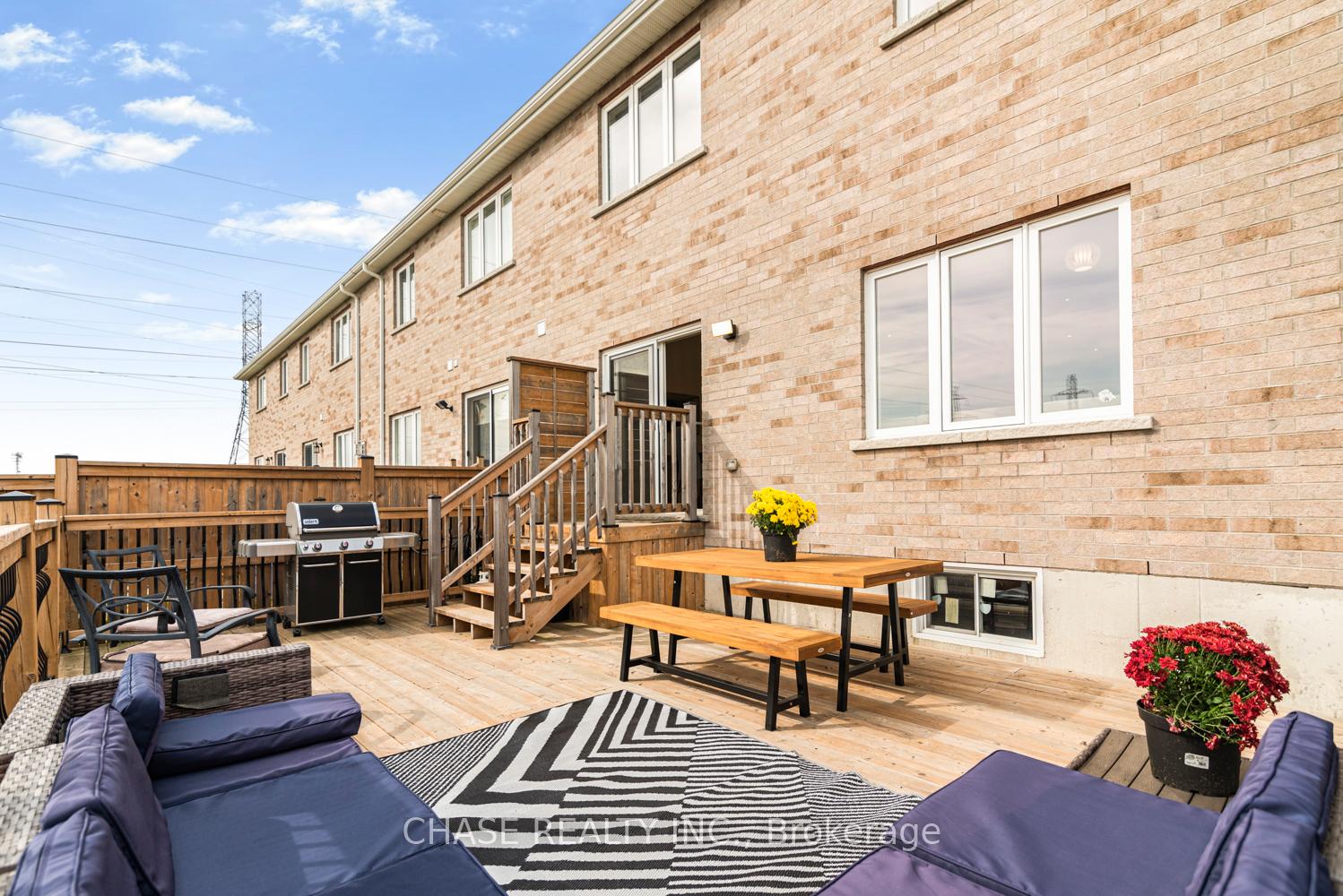8 Bedrooms Condo at 120 Vineberg,  Hamilton For sale
