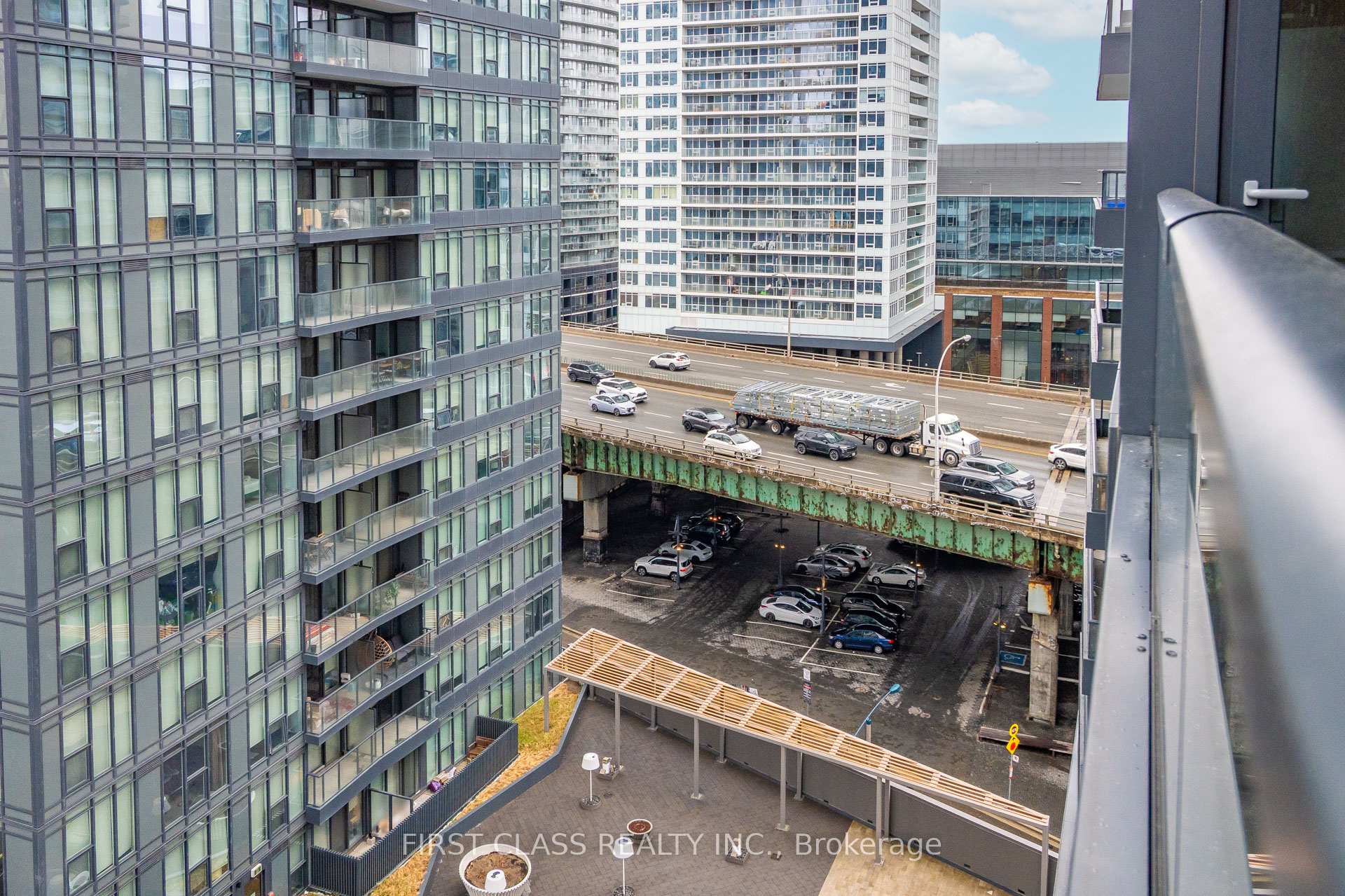3 Bedrooms Condo at 80 Queens Wharf, Toronto For sale