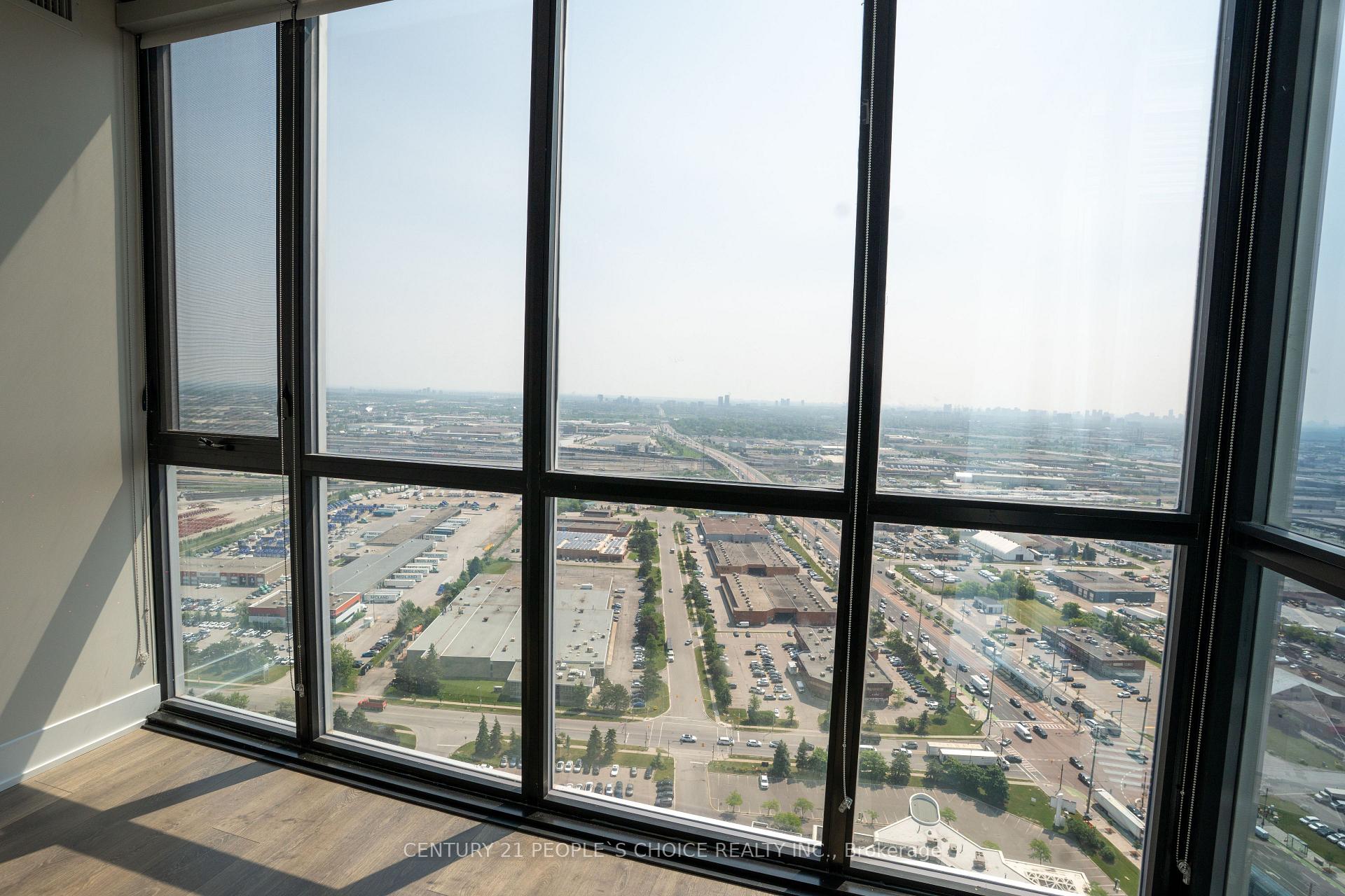 3 Bedrooms Condo at 2908 Highway 7, Vaughan For sale
