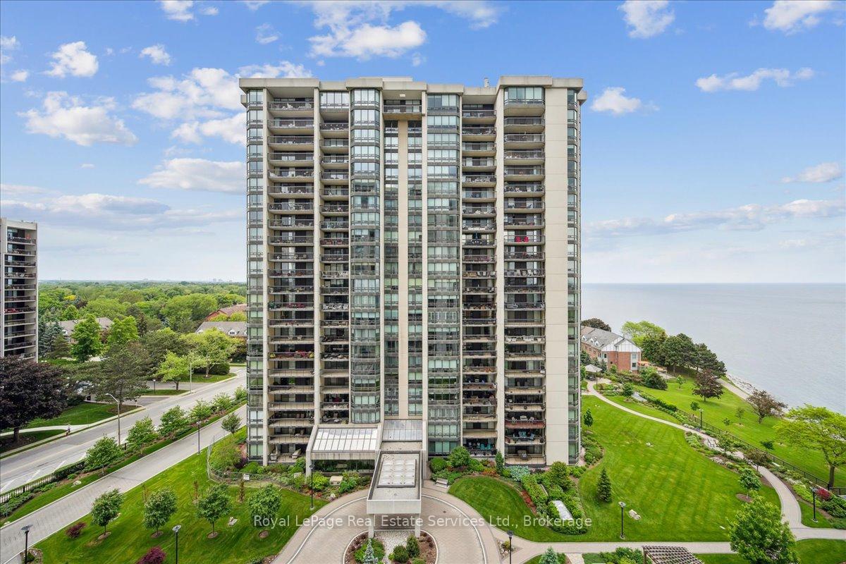 2 Bedrooms Condo at 2180 Marine, Oakville For sale