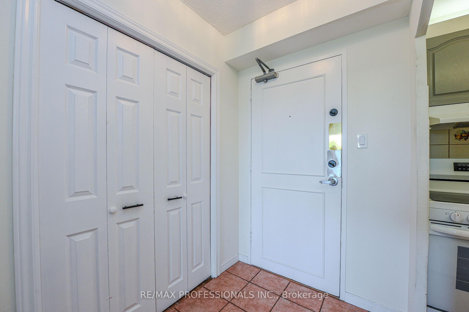 3 Bedrooms Condo at 362 The East Mall, Toronto For sale