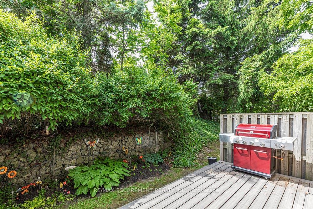 3 Bedrooms Condo at 31 Moss, Hamilton For sale