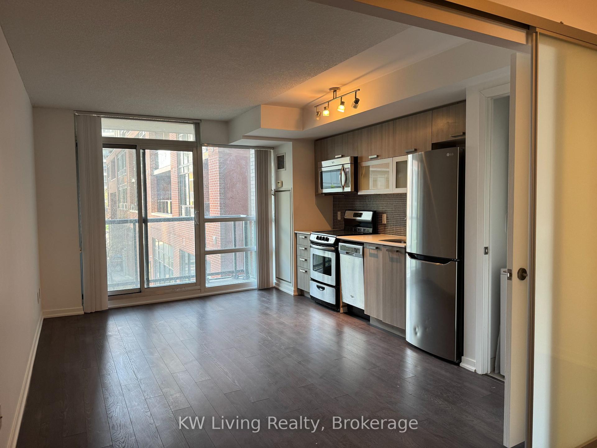 2 Bedrooms Condo at 68 Abell, Toronto For sale
