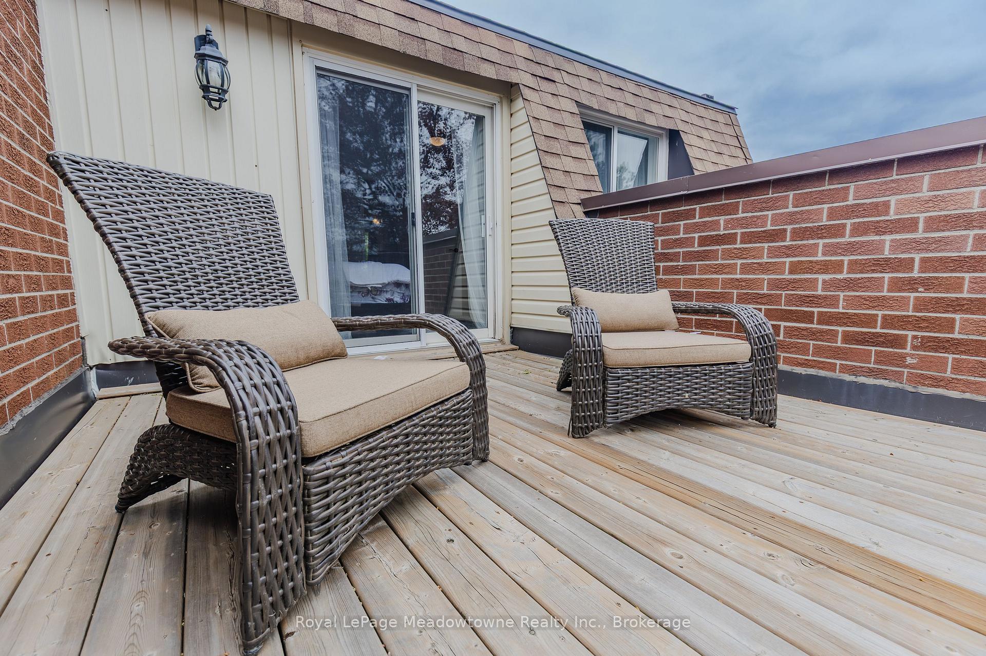 3 Bedrooms Condo at 6240 Montevideo, Mississauga For sale