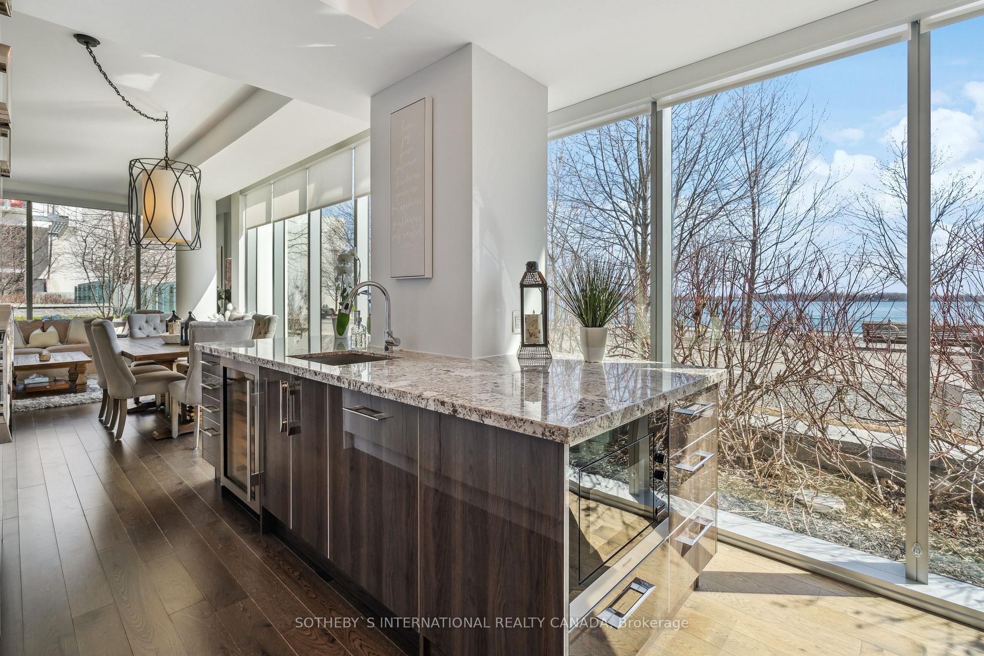 3 Bedrooms Condo at 39 Queens,  Toronto For sale